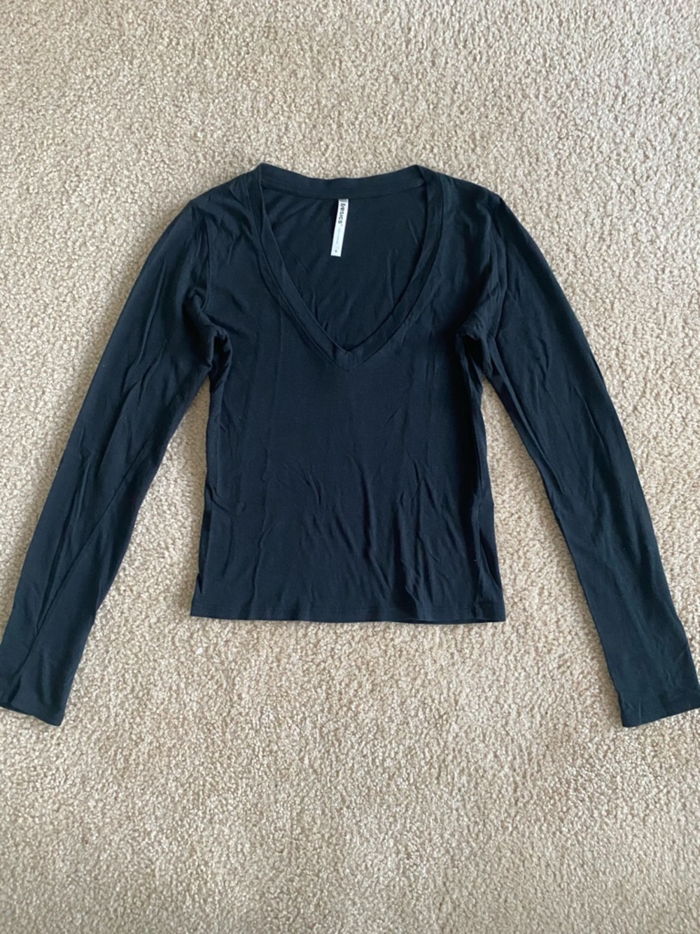 Tresics Women's Black Long-Sleeve V-Neck Top